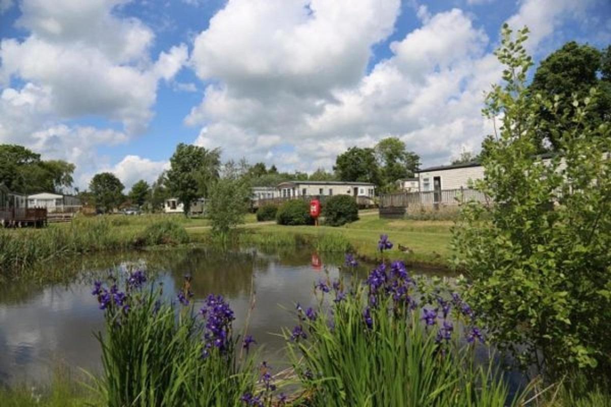 Lovely 6 Berth Caravan With Decking At Carlton Meres In Suffolk Ref 60058M Saxmundham Buitenkant foto
