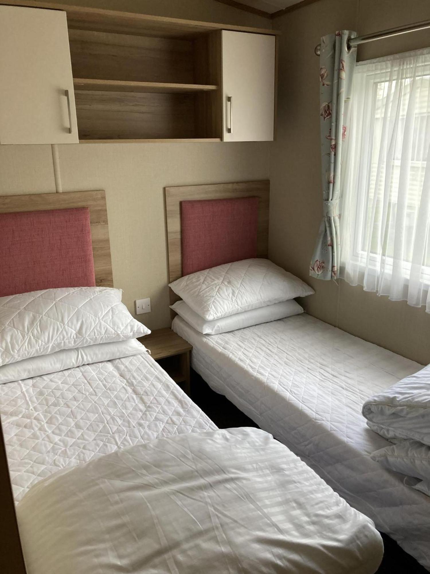 Lovely 6 Berth Caravan With Decking At Carlton Meres In Suffolk Ref 60058M Saxmundham Buitenkant foto