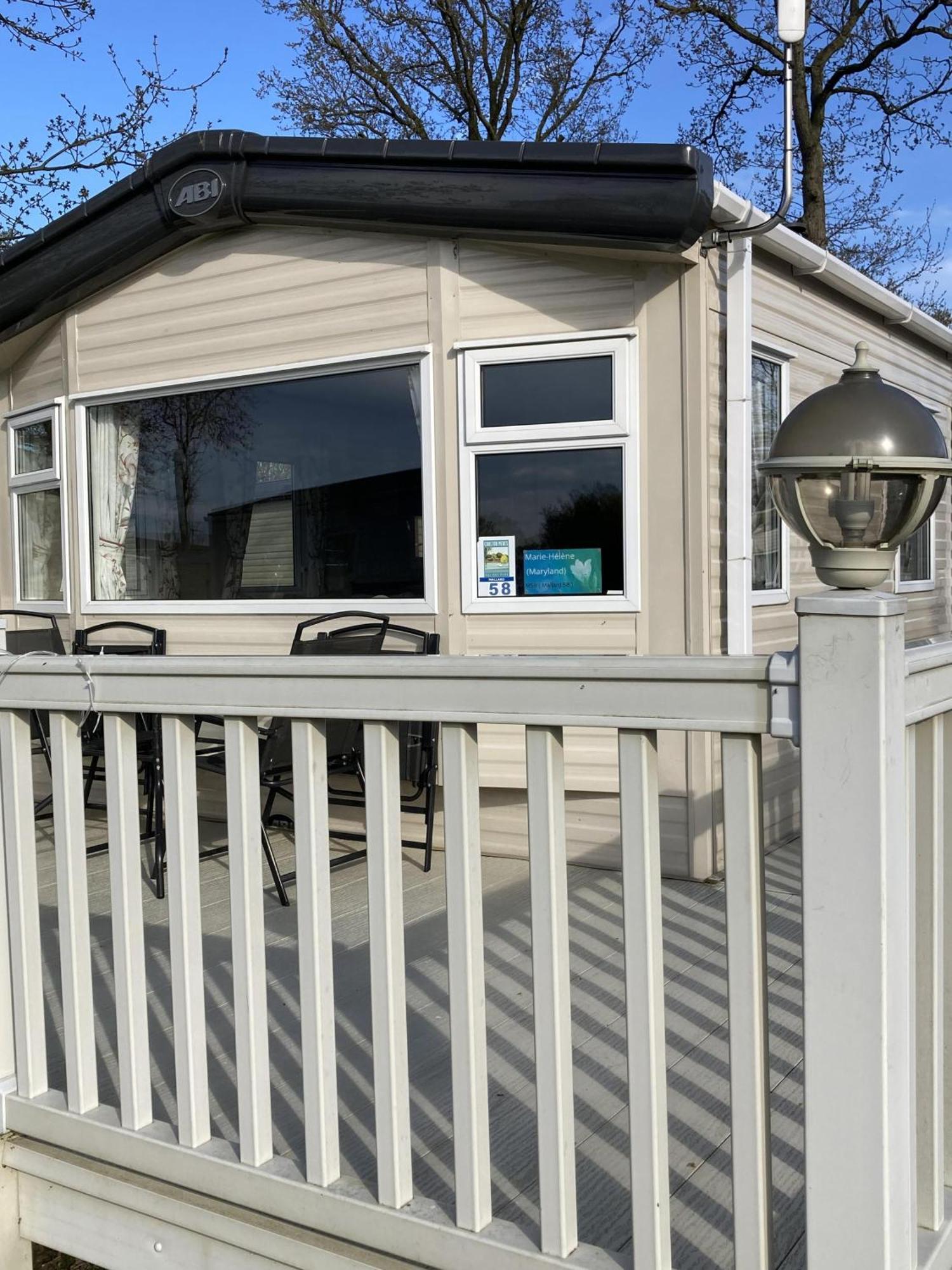 Lovely 6 Berth Caravan With Decking At Carlton Meres In Suffolk Ref 60058M Saxmundham Buitenkant foto