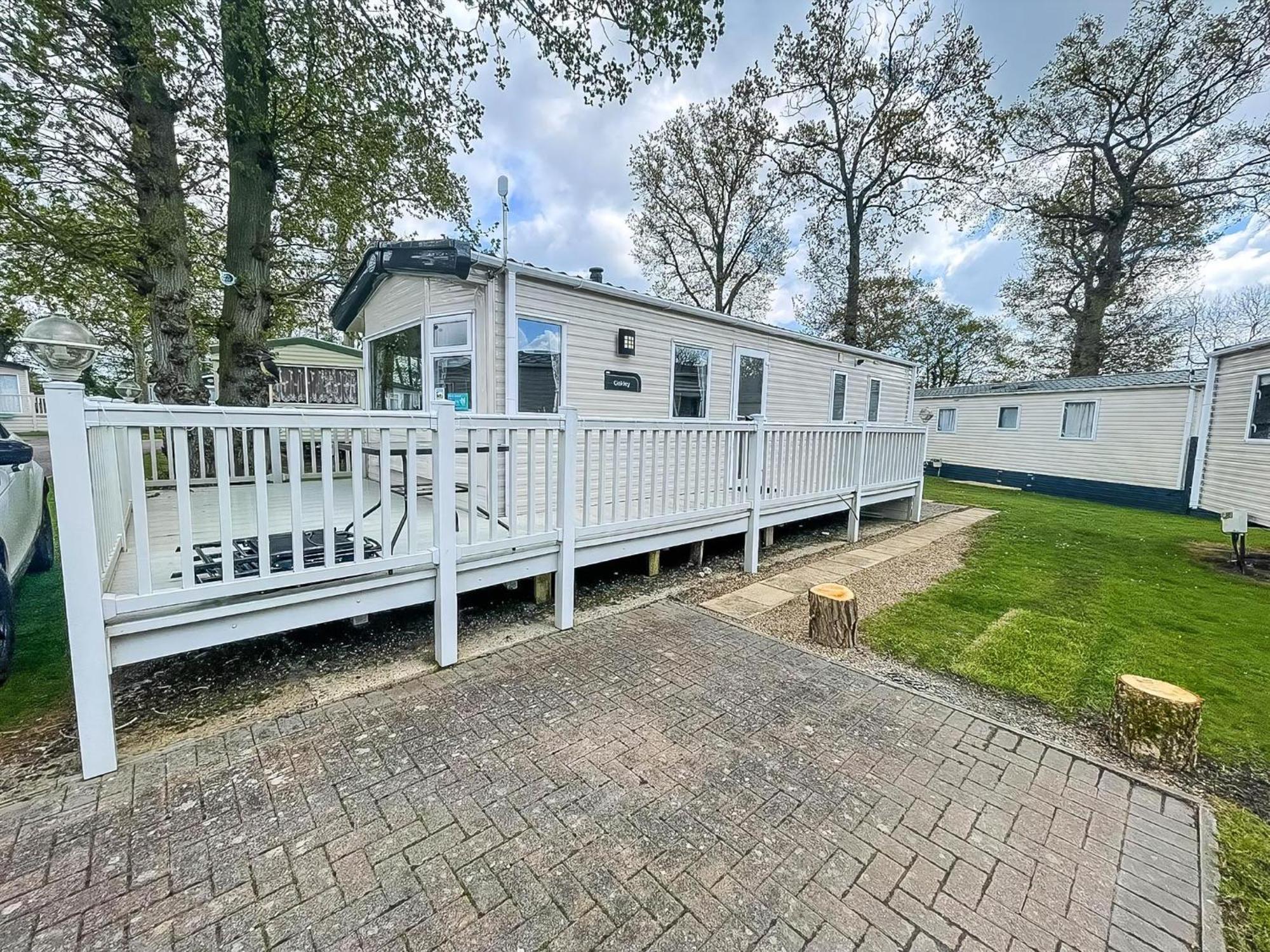 Lovely 6 Berth Caravan With Decking At Carlton Meres In Suffolk Ref 60058M Saxmundham Buitenkant foto