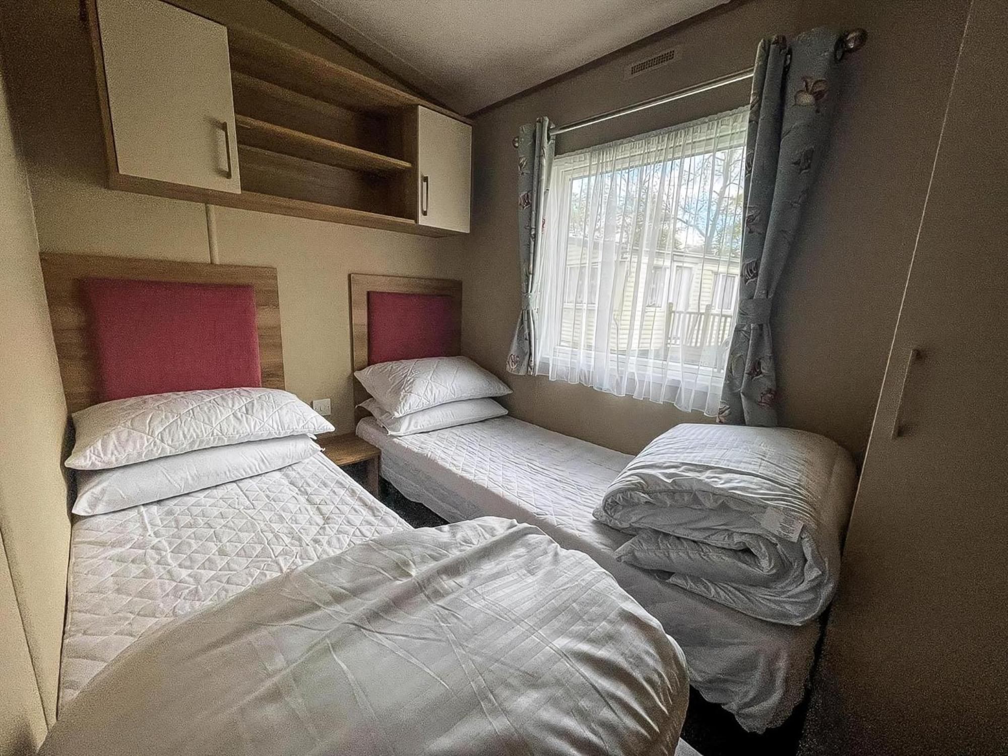 Lovely 6 Berth Caravan With Decking At Carlton Meres In Suffolk Ref 60058M Saxmundham Buitenkant foto