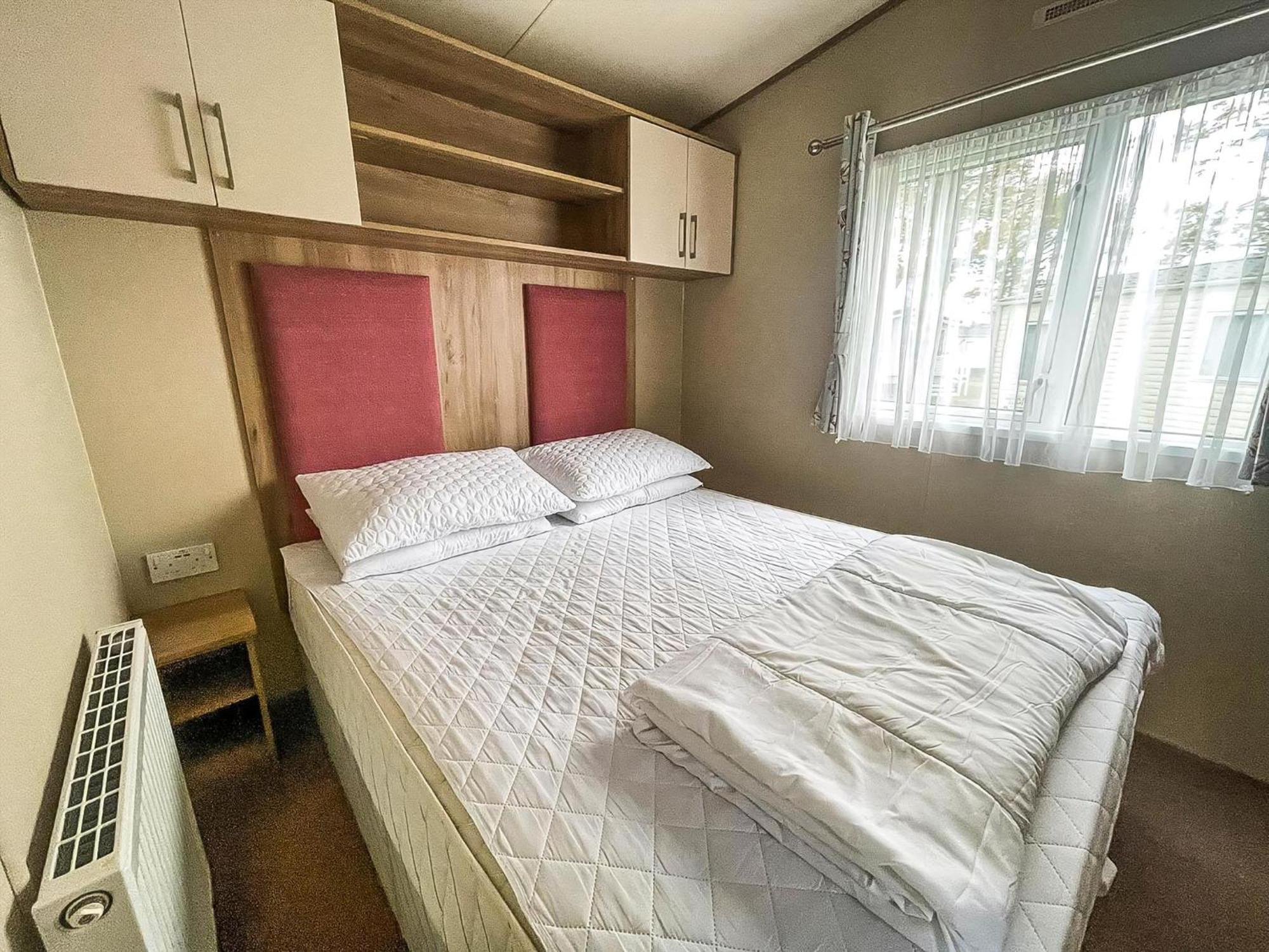 Lovely 6 Berth Caravan With Decking At Carlton Meres In Suffolk Ref 60058M Saxmundham Buitenkant foto